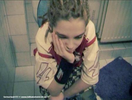 Tom , les chiottes c sa vie !
